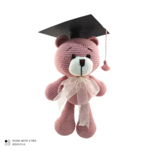 Luxurious crocheted bear with a graduation cap, perfect as a thoughtful and unique gift for your graduate.